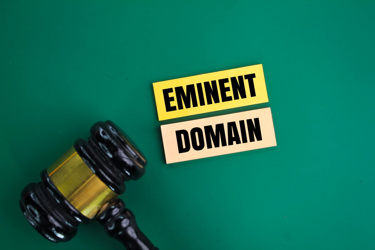 Humidité logement : causes et traitements pour préserver votre santé et votre habitat